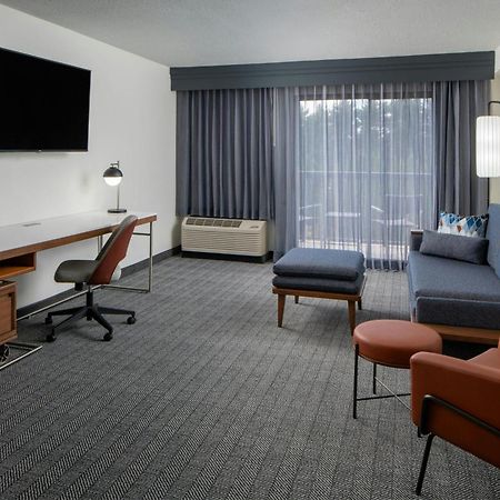 Courtyard By Marriott Decatur Hotel Екстериор снимка