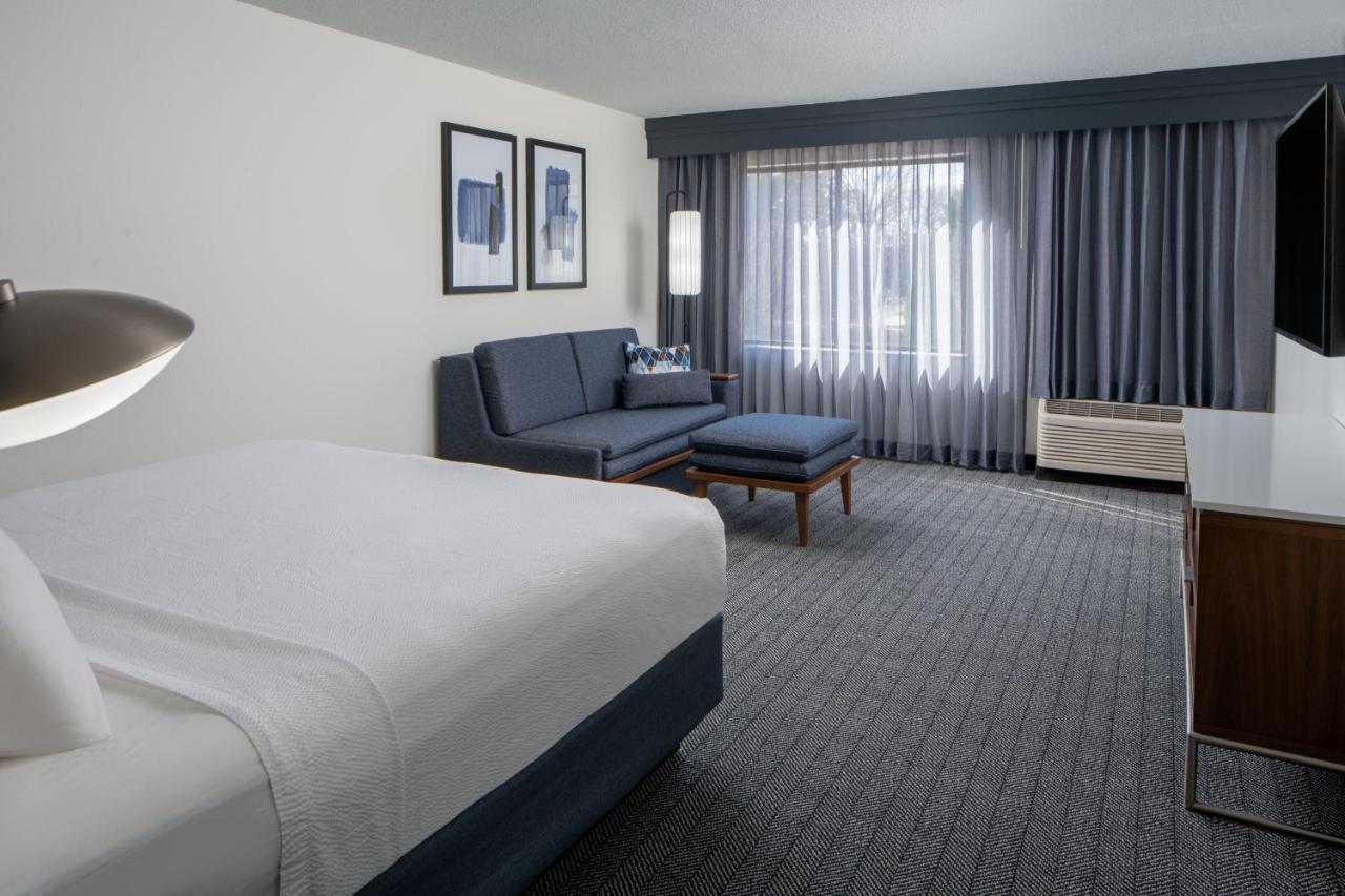 Courtyard By Marriott Decatur Hotel Екстериор снимка