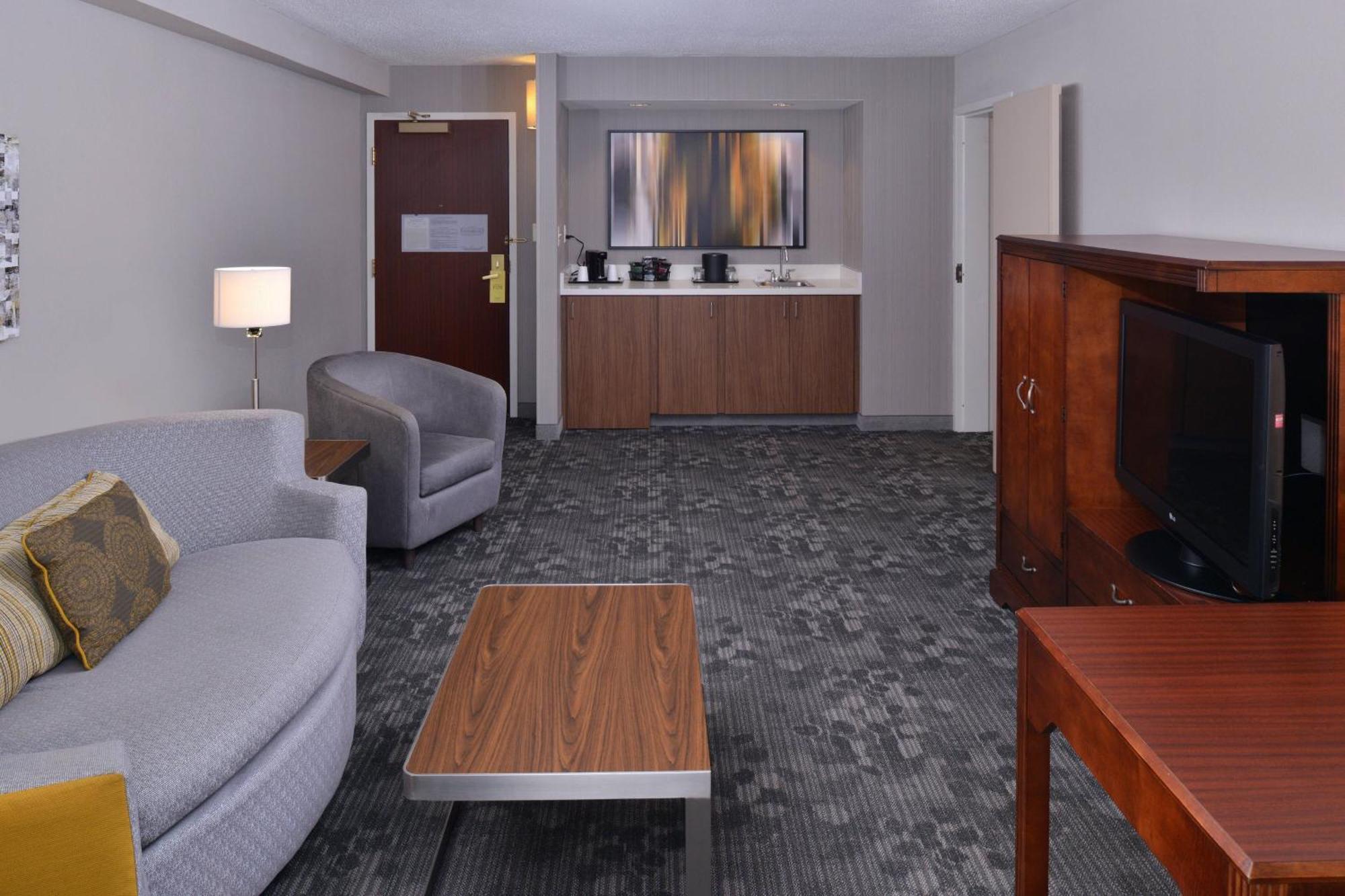 Courtyard By Marriott Decatur Hotel Екстериор снимка