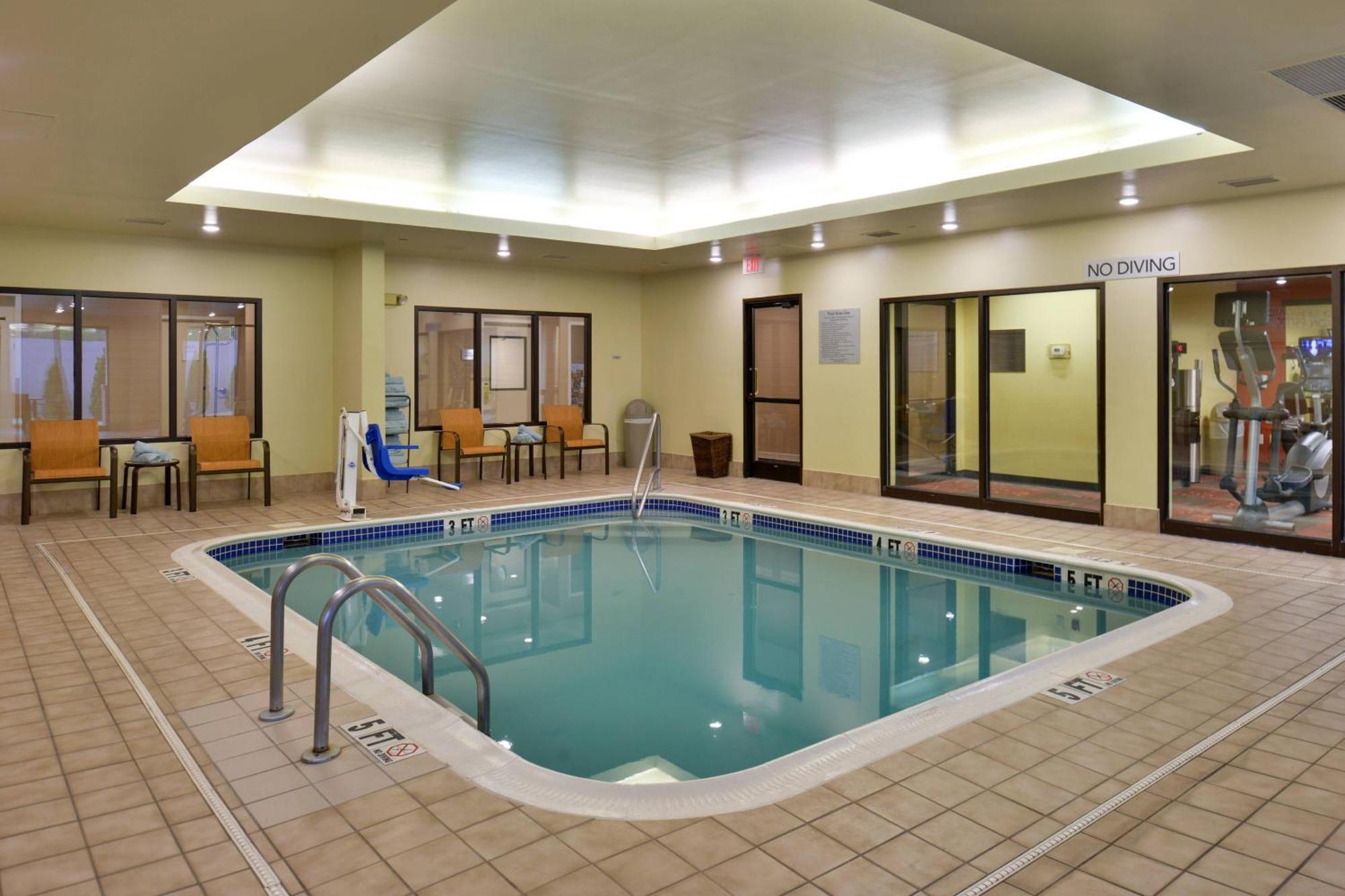 Courtyard By Marriott Decatur Hotel Екстериор снимка