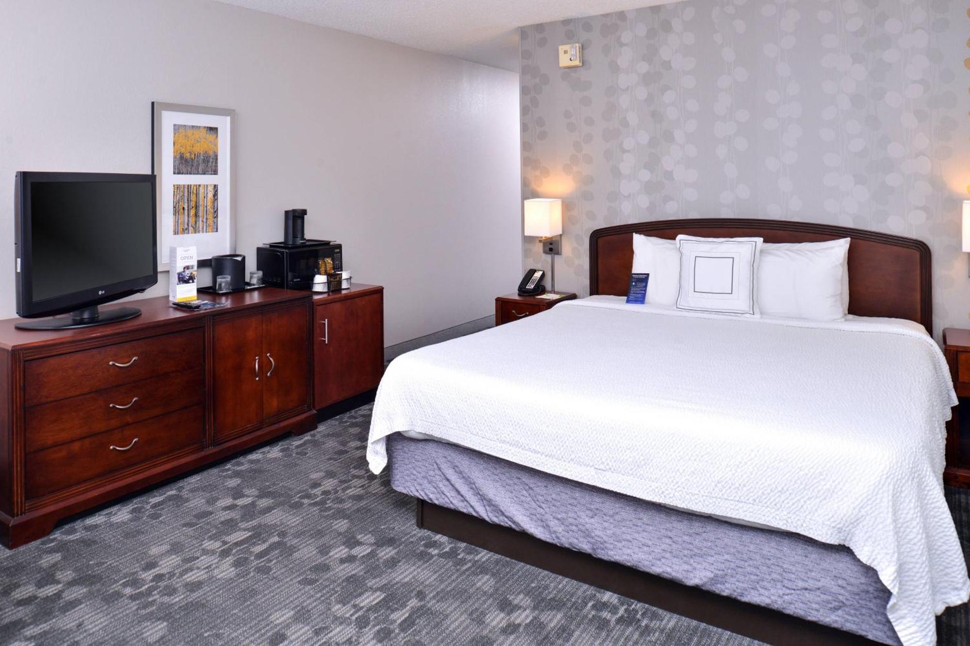 Courtyard By Marriott Decatur Hotel Екстериор снимка
