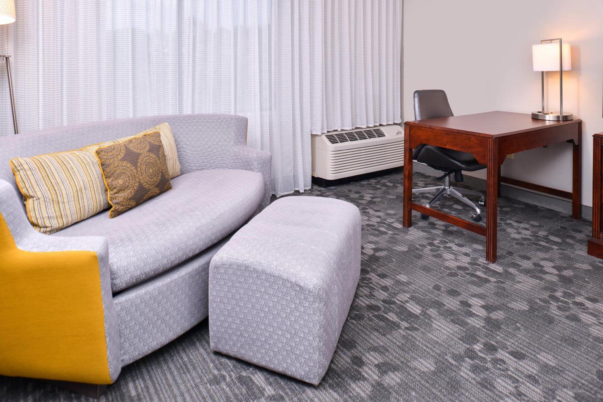 Courtyard By Marriott Decatur Hotel Екстериор снимка